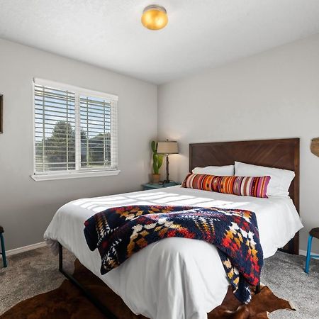 Southwestern Style 4 Bedroom Nampa Home Sleeps 16! 外观 照片