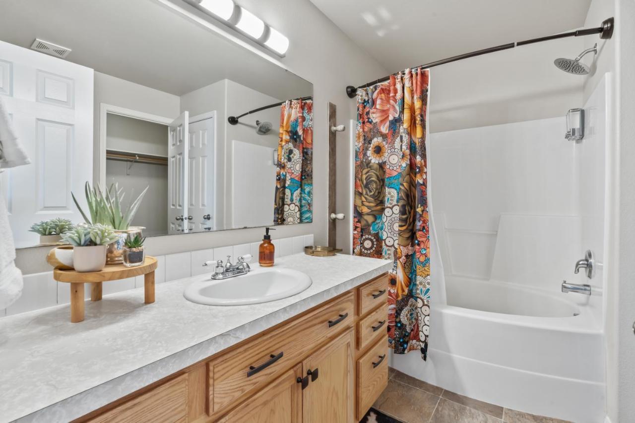 Southwestern Style 4 Bedroom Nampa Home Sleeps 16! 外观 照片